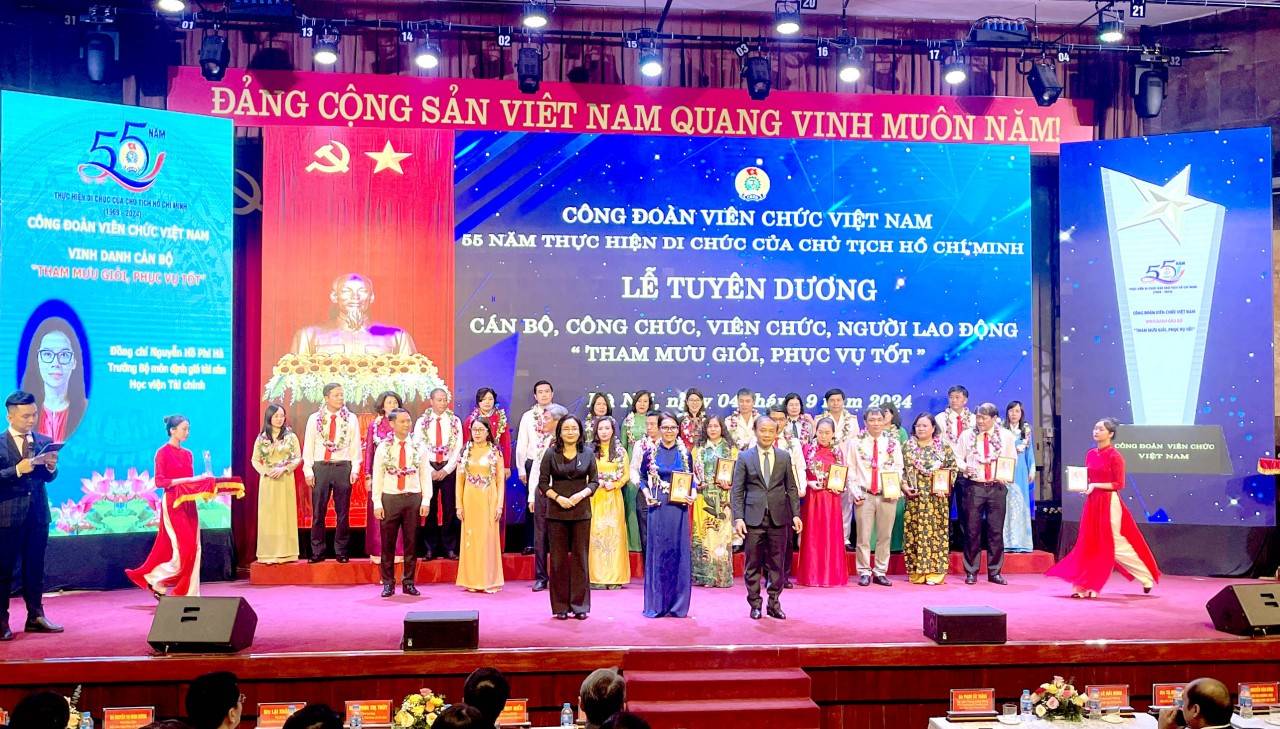 Tuyên dương 4 cán bộ Công đoàn Bộ Tài chính trong phong trào “Tham mưu giỏi, phục vụ tốt”