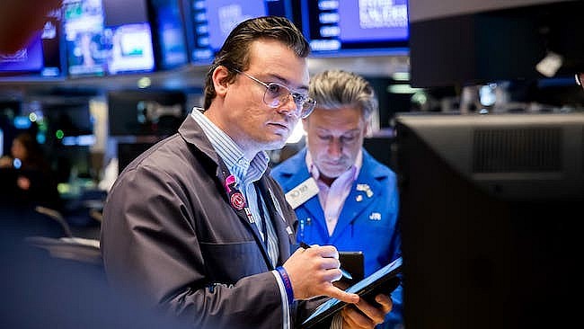 Chứng khoán Mỹ biến động trái chiều, S&P 500 và Dow Jones đồng loạt đi xuống