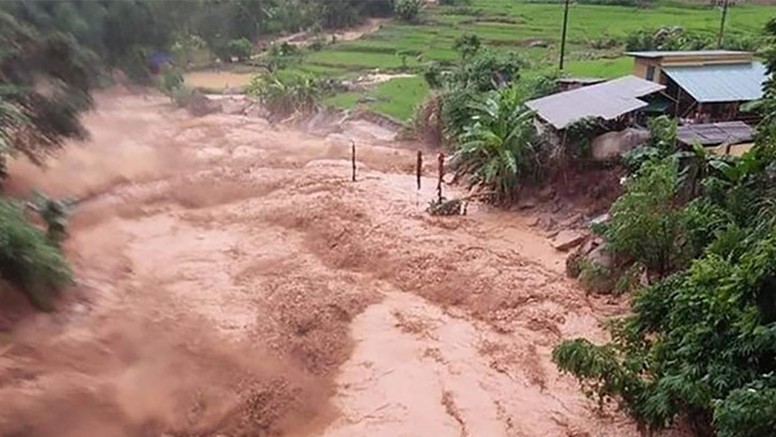 Cảnh báo 16 tỉnh có nguy cơ lũ quét, sạt lở đất đá trong 6 giờ tới