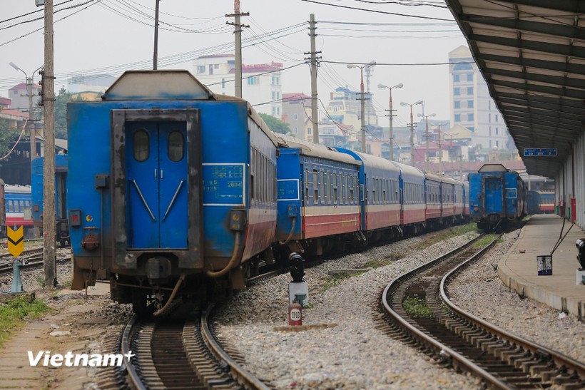 Đường sắt chở miễn phí tình nguyện viên từ Huế ra khắc phục bão số 3