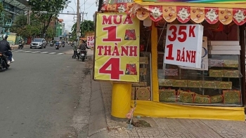 TP. Hồ Chí Minh: Bánh trung thu “mua 1 thành 4” vẫn không “hút” người mua
