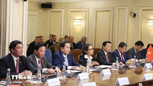 Việt Nam đặc biệt coi trọng quan hệ với Liên bang Nga trên tất cả các kênh