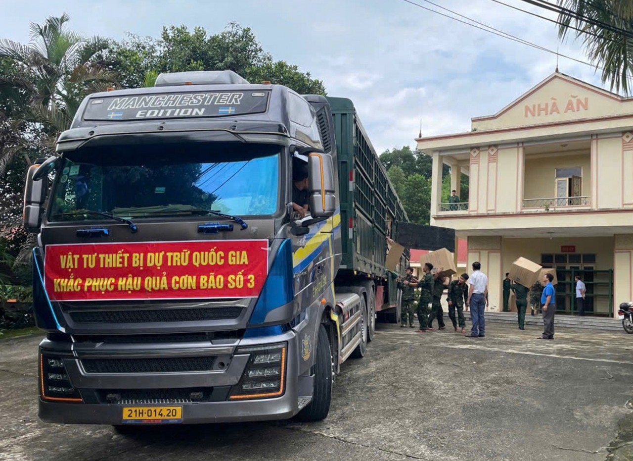 Xuất cấp xuồng, phao bè, áo phao hỗ trợ Tuyên Quang khắc phục hậu quả mưa bão