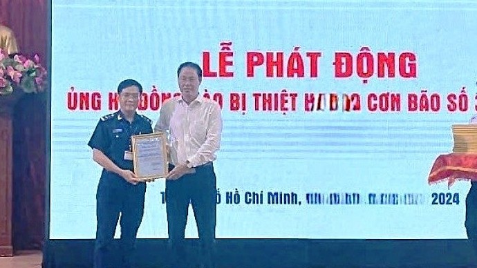 Cục Hải quan TP. Hồ Chí Minh: Bước đầu ủng hộ đồng bào vùng lũ hơn 700 triệu đồng
