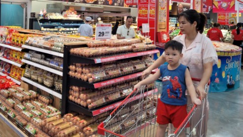 Hàng nghìn mặt hàng thực phẩm khuyến mại sâu để trợ giá cho người tiêu dùng sau lũ