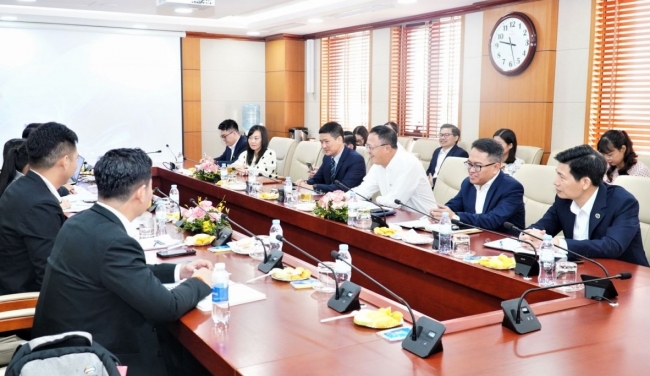 Chia sẻ kinh nghiệm quản lý giám sát thị trường chứng khoán với Ủy ban Chứng khoán Lào