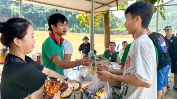 Thêm 6,5 tỷ đồng các đơn vị, doanh nghiệp TP. Hồ Chí Minh ủng hộ đồng bào lũ lụt