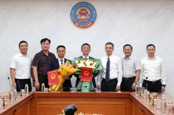 Bộ Tài chính công bố, trao quyết định bổ nhiệm 2 lãnh đạo cấp vụ