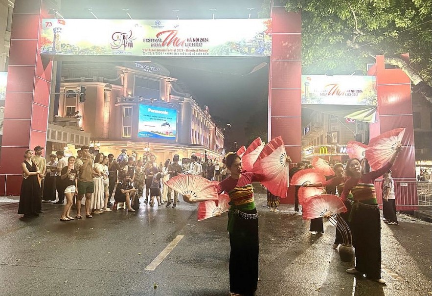 Festival Thu Hà Nội năm 2024 diễn ra trên phố đi bộ hồ Hoàn Kiếm