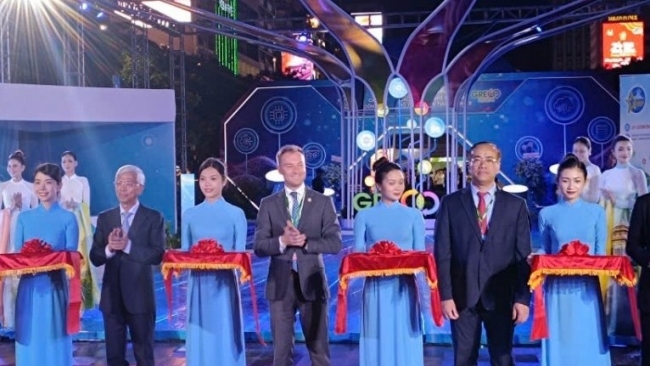 Khai mạc không gian giới thiệu sản phẩm, dịch vụ tăng trưởng xanh 2024