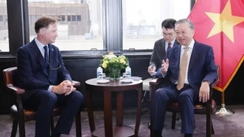 Top leader meets with representatives of international technology corporations, investment funds