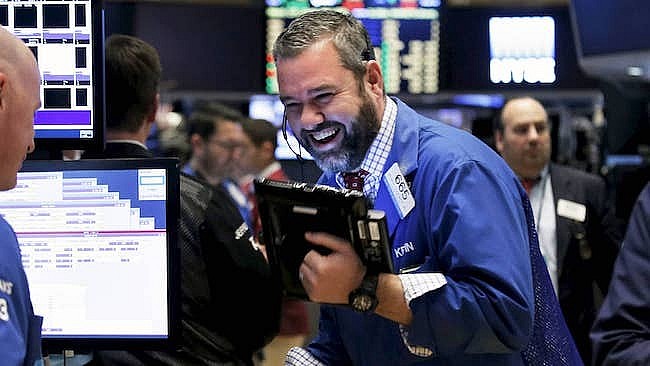 S&P 500, Dow Jones chạm mức cao nhất mọi thời đại