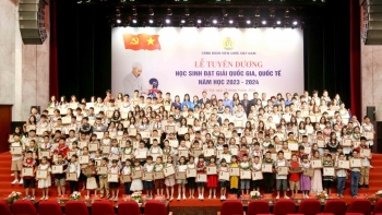 Tuyên dương học sinh đạt giải quốc gia, quốc tế năm học 2023-2024