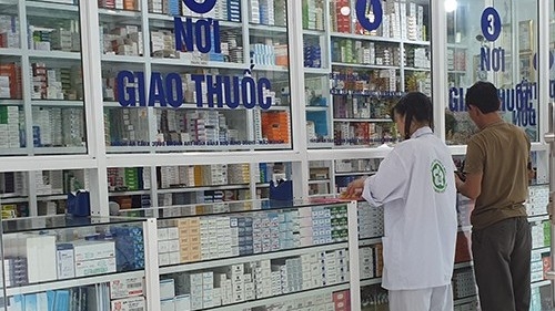 Cung ứng đủ, kiểm soát chặt giá thuốc điều trị sau mưa bão