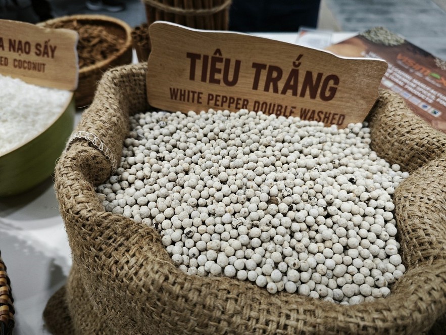 Ngày 30/9: Giá tiêu giao dịch cao nhất ở mốc 149.000 đồng/kg, cà phê giảm