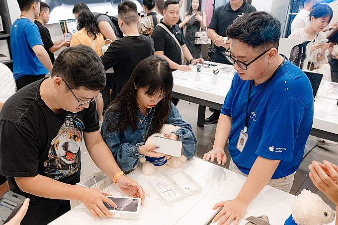 Người Việt chi hơn 1,1 nghìn tỷ đồng mua iPhone 16 trong ngày đầu mở bán