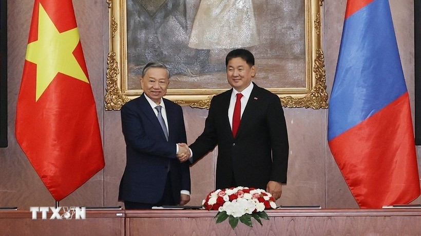 Hai nhà lãnh đạo Việt Nam và Mông Cổ chứng kiến Lễ ký các văn kiện hợp tác