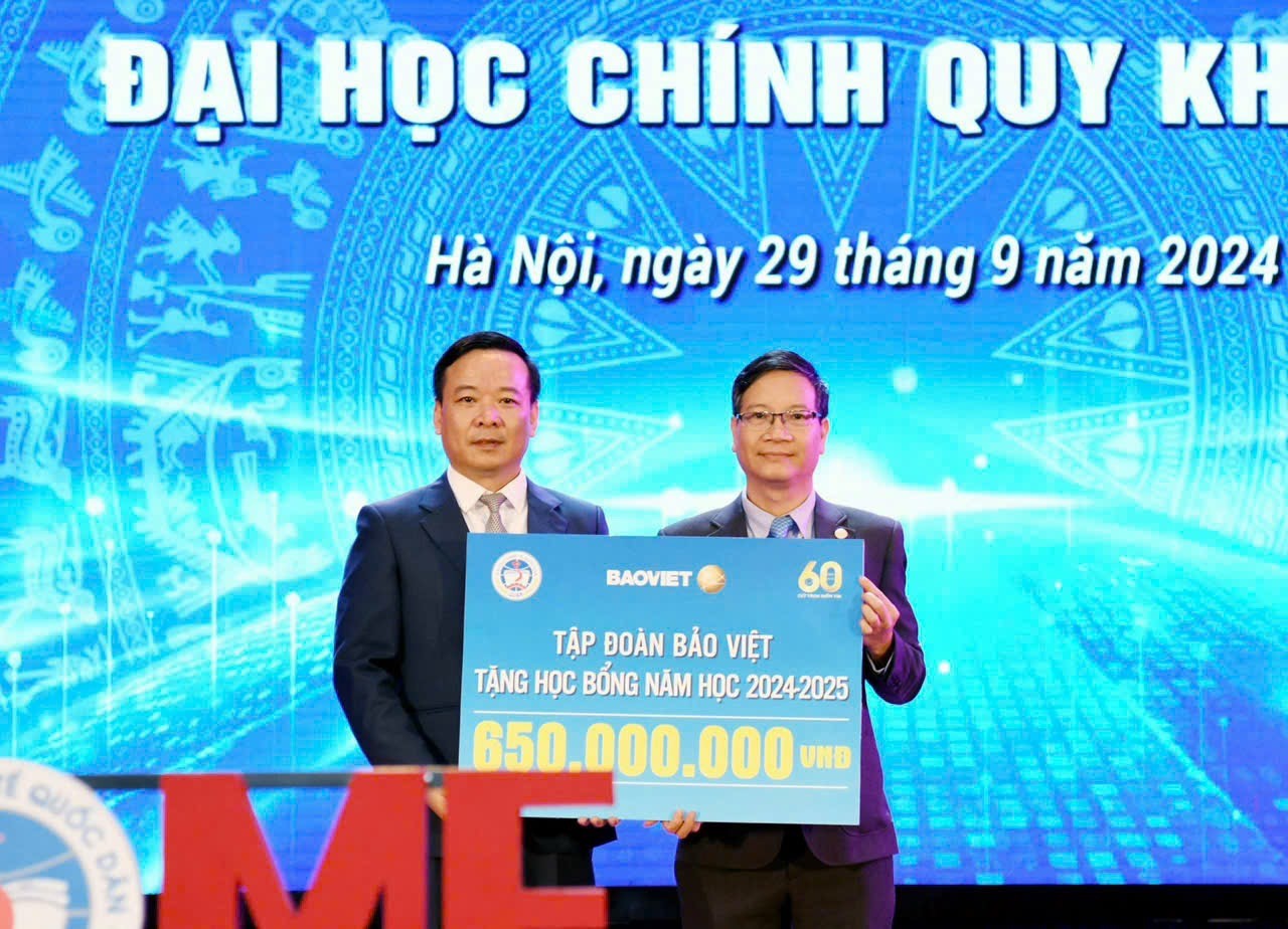 Quỹ học bổng “Bảo Việt - Niềm tin thắp sáng tương lai” đã trao gần 10 tỷ đồng trong 10 năm liên tiếp tới sinh viên Việt Nam