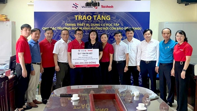 Quỹ Tâm Tài Việt trao 200 triệu đồng hỗ trợ 4 trường học tại Bắc Giang