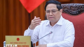Gov't discusses reports on financial center development projects