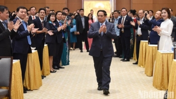 PM asks businesspeople to maximise opportunities from industrial revolution