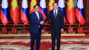 Thủ tướng Phạm Minh Chính gặp Thủ tướng Lào Sonexay Siphandone