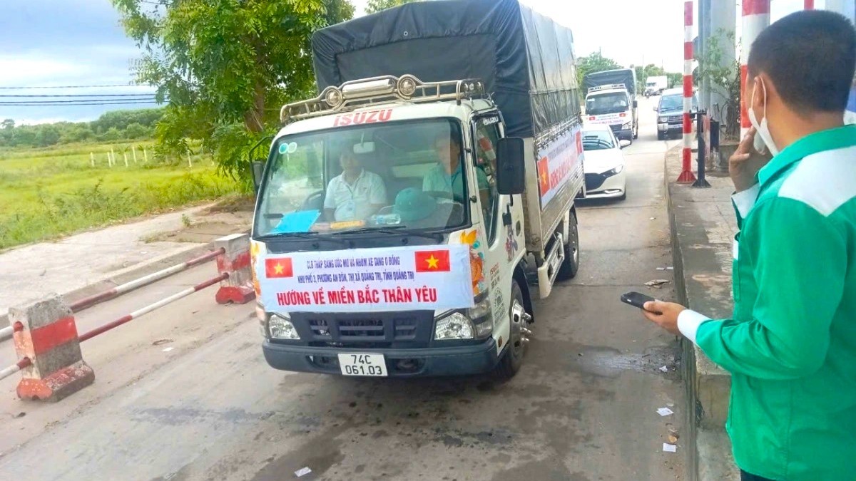 Từ ngày 13/10: Dừng miễn phí xe chở hàng cứu trợ bão lũ qua trạm thu phí