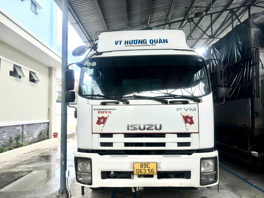 undefined Phú Yên: Chặn bắt vụ vận chuyển hàng nghìn chiếc áo giả nhãn hiệu Zara, Mango