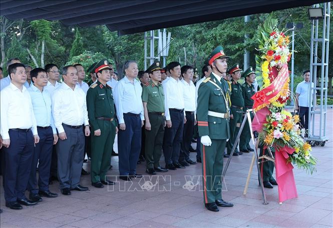 Tổng Bí thư, Chủ tịch nước dâng hương tại Khu di tích đặc biệt Thành cổ Quảng Trị