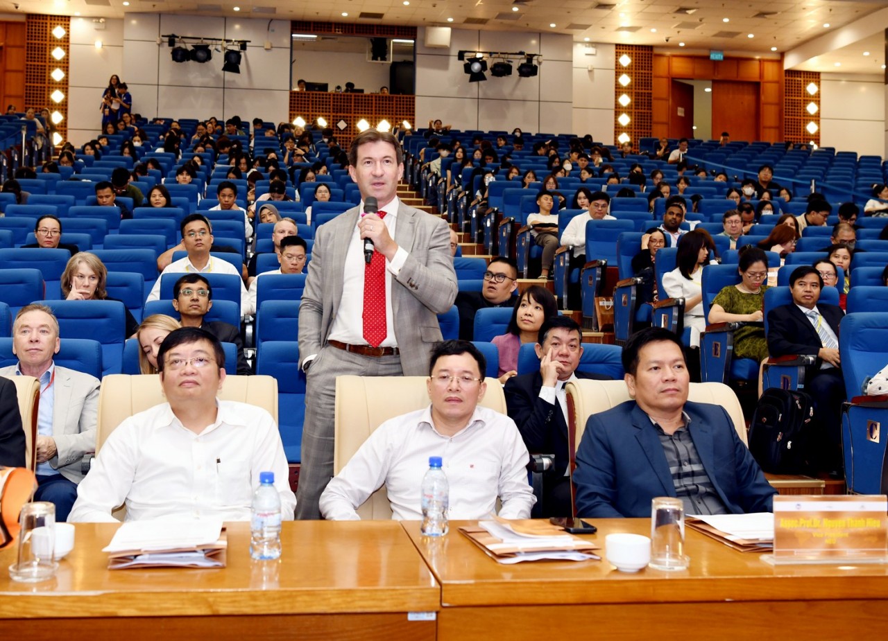Cơ hội cho Việt Nam dưới góc nhìn học giả toàn cầu