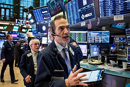 Dow Jones chinh phục đỉnh cao mới nhờ dữ liệu kinh tế khả quan