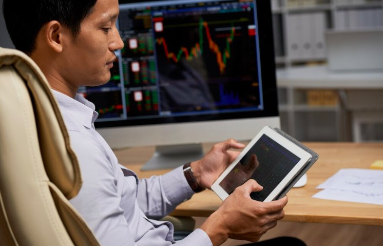Chứng khoán hôm nay (24/10): VN-Index tiếp tục để mất ngưỡng hỗ trợ 1.270 điểm