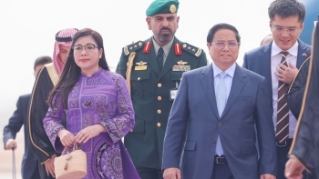 Thủ tướng bắt đầu chuyến công tác dự Hội nghị Sáng kiến đầu tư tương lai và thăm làm việc tại Saudi Arabia