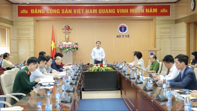 Sử dụng thuốc lá điện tử, "nung nóng" gia tăng gánh nặng bệnh tật cho người dân