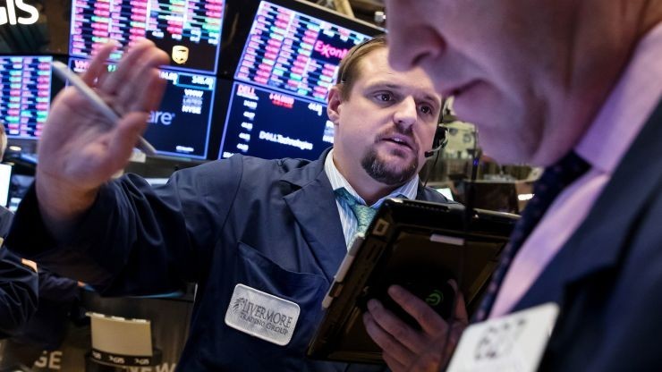Chứng khoán Mỹ diễn biến trái chiều, Nasdaq Composite lập kỷ lục mới