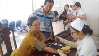 Viên chức tại xã an toàn khu có phải đóng bảo hiểm y tế?