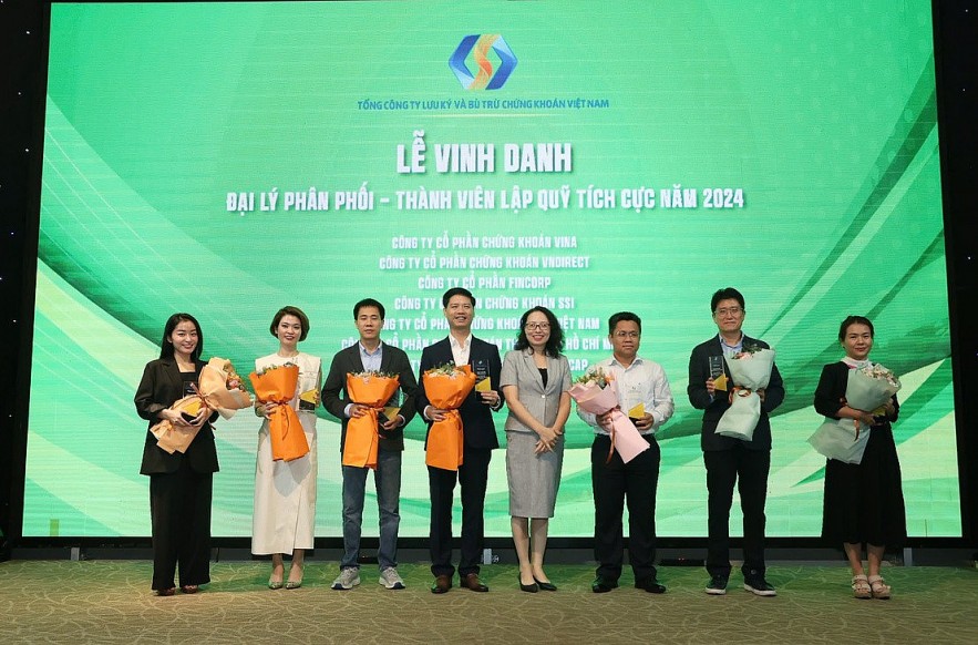 Chứng khoán Vina trở thành “Đại lý phân phối - Thành viên lập quỹ tích cực năm 2024”