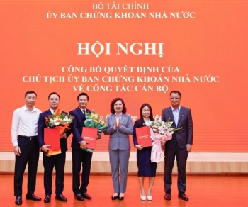 Lãnh đạo Ủy ban Chứng khoán Nhà nước bổ nhiệm ba vụ trưởng