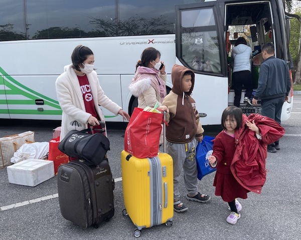 Hà Nội hỗ trợ bằng tiền cho công nhân lao động về quê đón Tết Âm lịch 2025 Hà Nội hỗ trợ bằng tiền cho công nhân lao động về quê đón Tết Âm lịch 2025