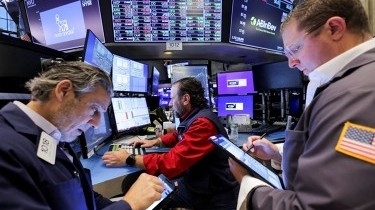 Sắc đỏ bao trùm Phố Wall, Dow Jones giảm hơn 200 điểm