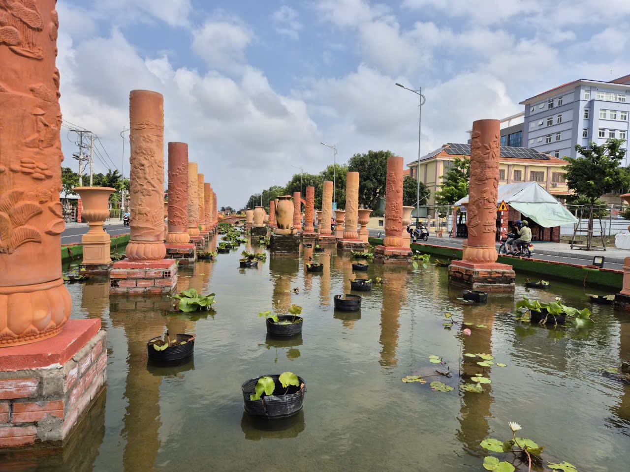 Ấn tượng những hình ảnh tại Festival Gạch gốm đỏ - Kinh tế xanh tỉnh Vĩnh Long lần I năm 2024 Ấn tượng những hình ảnh tại Festival Gạch gốm đỏ - Kinh tế xanh tỉnh Vĩnh Long lần I năm 2024
