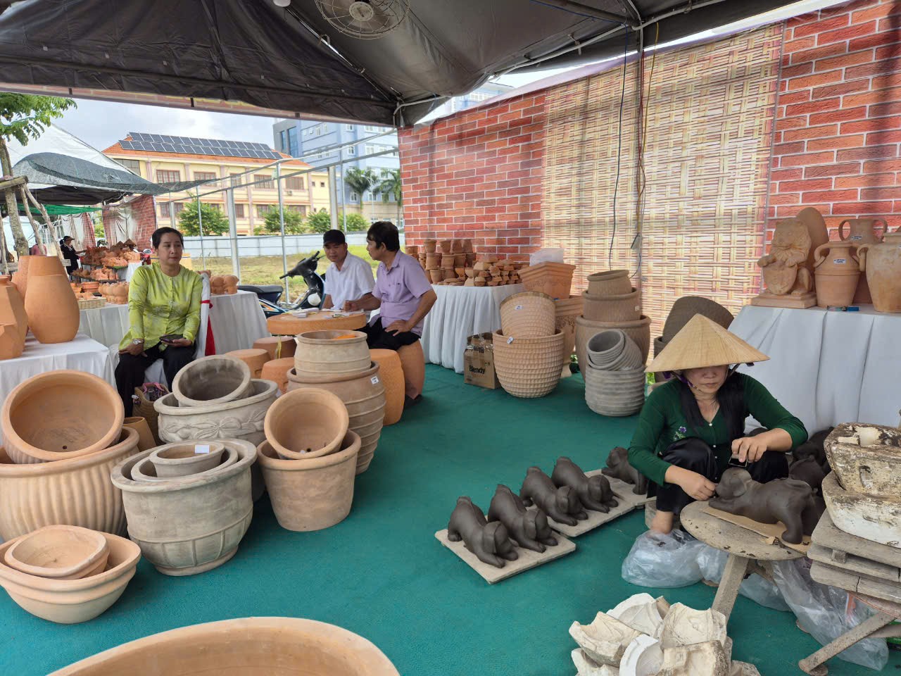 Ấn tượng những hình ảnh tại Festival Gạch gốm đỏ - Kinh tế xanh tỉnh Vĩnh Long lần I năm 2024 Ấn tượng những hình ảnh tại Festival Gạch gốm đỏ - Kinh tế xanh tỉnh Vĩnh Long lần I năm 2024