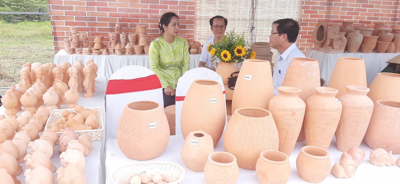 Ấn tượng những hình ảnh tại Festival Gạch Gốm Đỏ - Kinh tế Xanh tỉnh Vĩnh Long lần I năm 2024 Ấn tượng những hình ảnh tại Festival Gạch Gốm Đỏ - Kinh tế Xanh tỉnh Vĩnh Long lần I năm 2024