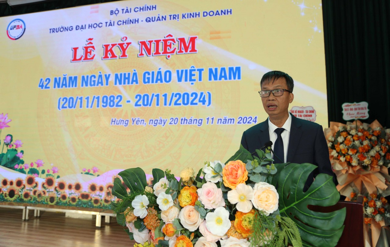 Trường Đại học Tài chính - Quản trị kinh doanh kỷ niệm 42 năm Ngày Nhà giáo Việt Nam