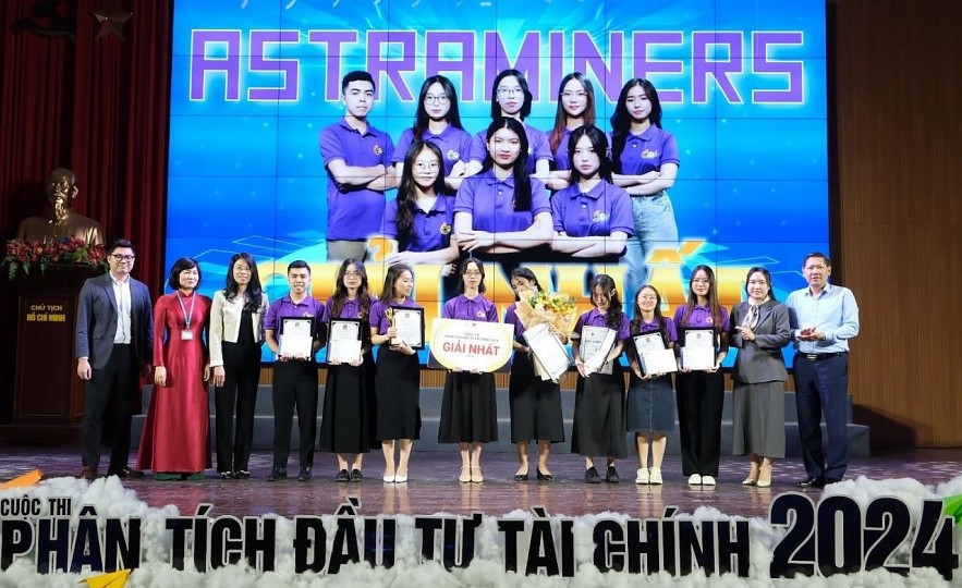 Đội Astraminers xuất sắc giành ngôi vị Quán quân cuộc thi “Phân tích đầu tư tài chính 2024”