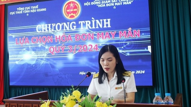 Cục Thuế tỉnh Hậu Giang trao 14 giải “hóa đơn may mắn” quý III/2024