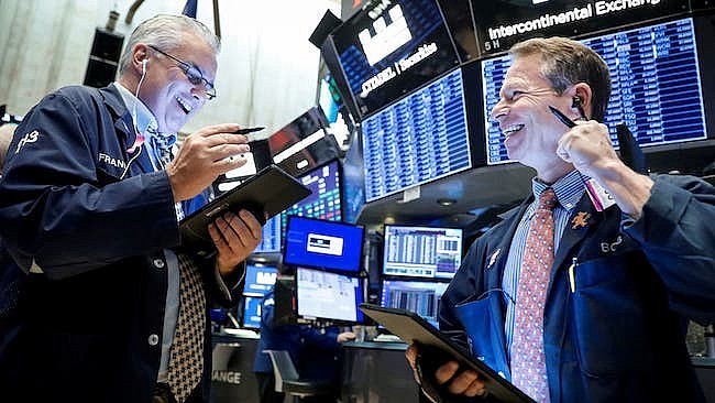 Dow Jones và S&P 500 đóng cửa ở mức đỉnh lịch sử mới