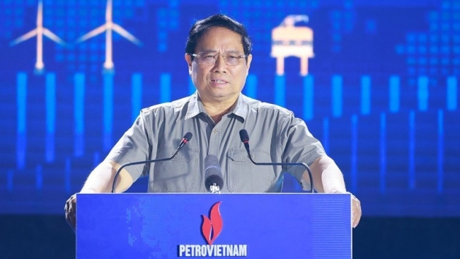 PM urges rapid technology mastery in renewable energy development