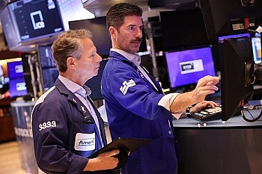 S&P 500 và Nasdaq Composite lập đỉnh mới trong phiên giao dịch đầu tháng