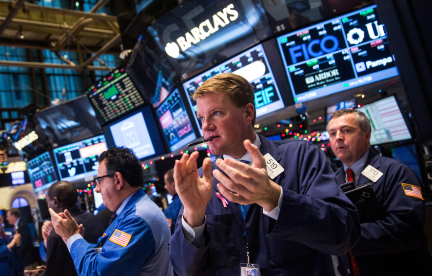 Chỉ số S&P 500 và Nasdaq Composite chạm tới kỷ lục mới